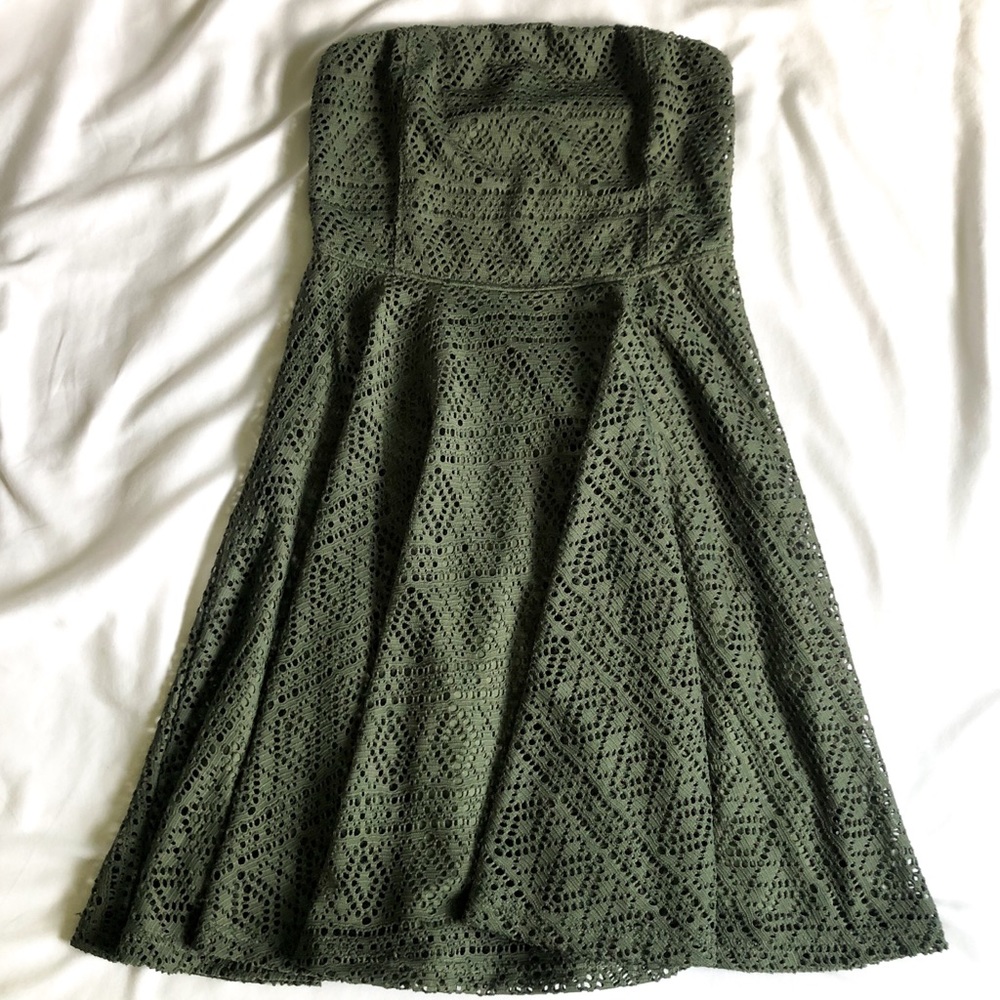 ‼️Donating 8/1‼️ EXPRESS Strapless Lace Dress